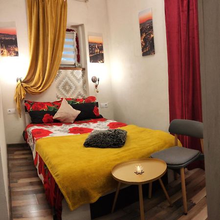 Old City Romantic Studio Брашов Номер фото